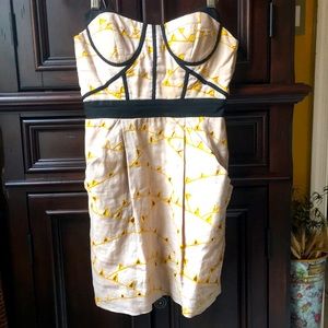 Women’s size 2 strapless dress with pockets.
